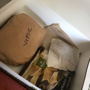 Meet your Posher, Ayim